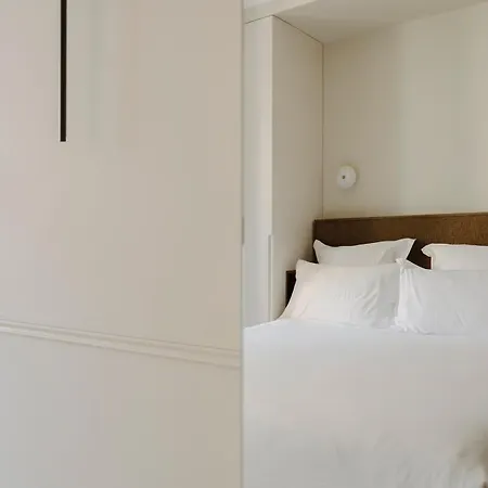 Maison Du Moulin 4* פריז