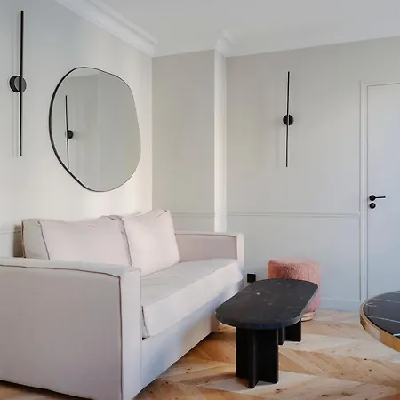 Maison Du Moulin 4* פריז