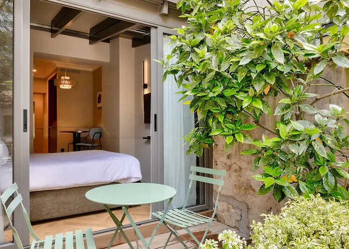 Maison Du Moulin פריז